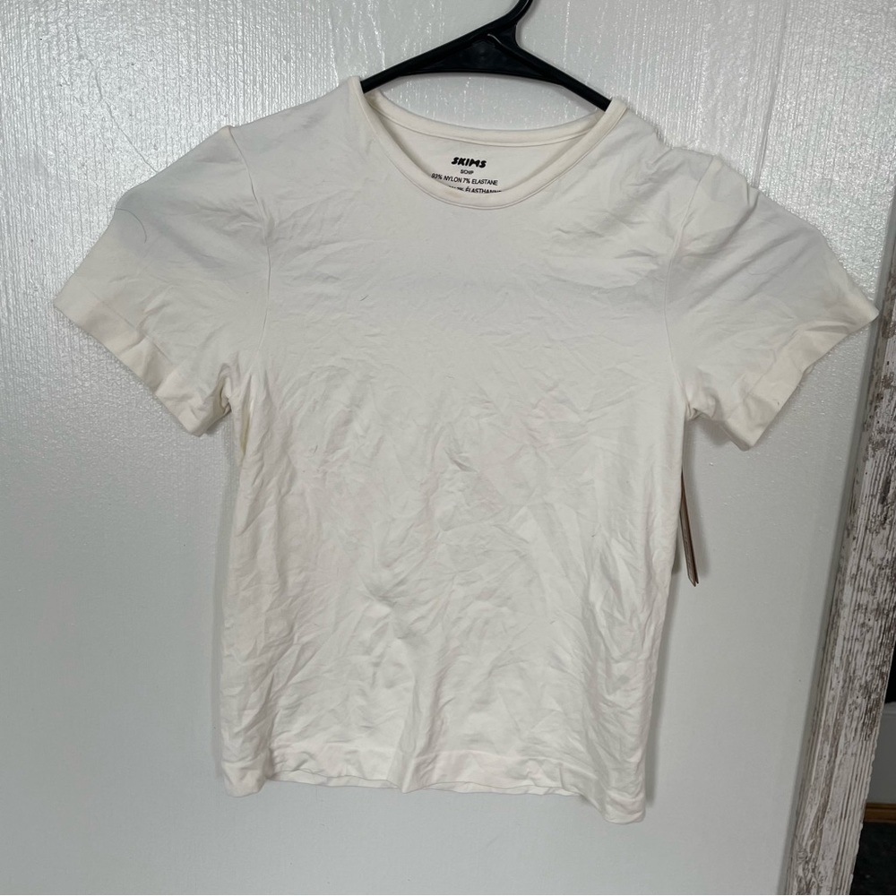 SKIMS SMOOTHING TSHIRT SIZE SMALL